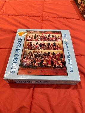 Studio Puzzle 1000-Piece Vintage Santa Shelf Jigsaw Puzzle - Light Blue Box